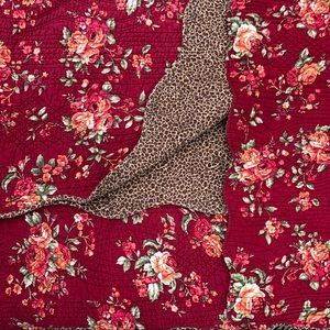 Quilt Twin Red Floral & Reverses to Leopard